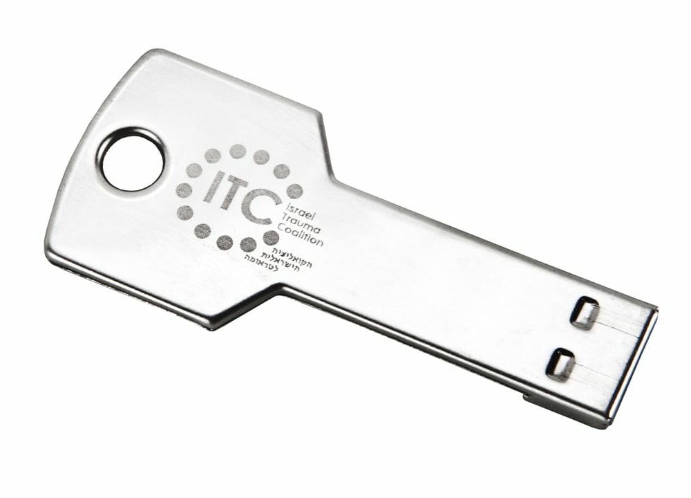 דיסק און קי בצורת מפתח כוללמ חריטת לייזר צד B CDPUUDP 011 1000x720 - דיסק און קי: טכנולוגיה קטנה עם עולם שלם בתוכה